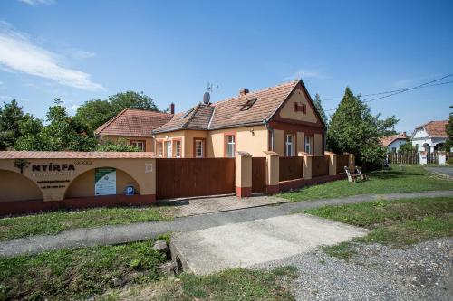  Nyirfa Apartmanház Döröske in Döröske