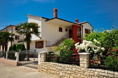  Natasa Apartments, Pension in Novigrad