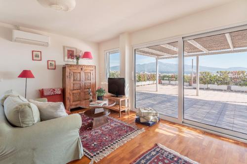  Quiet Loft with Panoramic View on Athens, Unterkunft in Athen