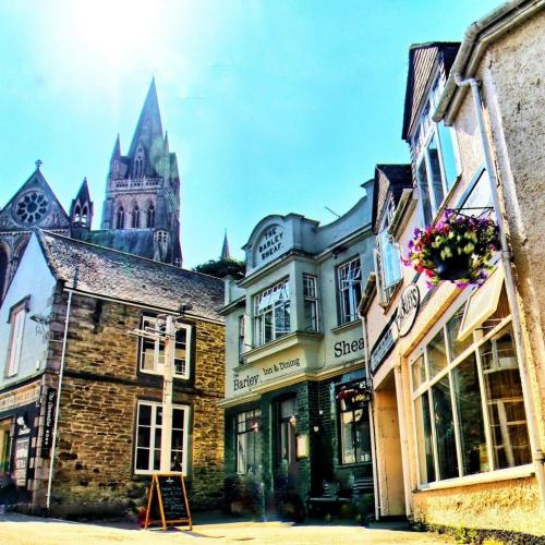 Barley Sheaf, Old Bridge Street EN SUITE ROOMS, ROOM ONLY Truro