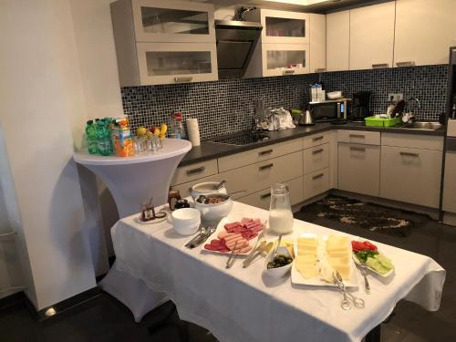 อาหารและเครื่องดื่ม, Pension Laatzen in ลาท์เซิน