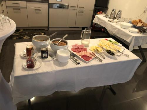 อาหารและเครื่องดื่ม, Pension Laatzen in ลาท์เซิน