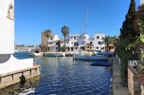 Requesens - image 4