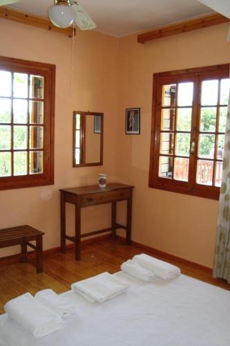  Villa's ground floor apartment with 60 qm swimming pool in Palaiokatoúna