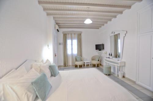 Mykonos Palace Beach Hotel in Platis Gialos