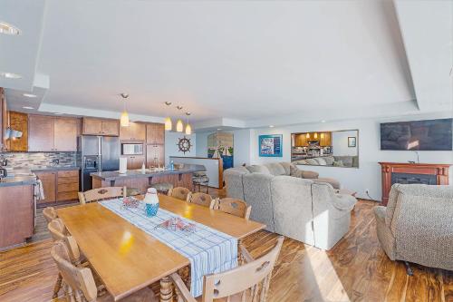 Anchor In Beach House - image 5