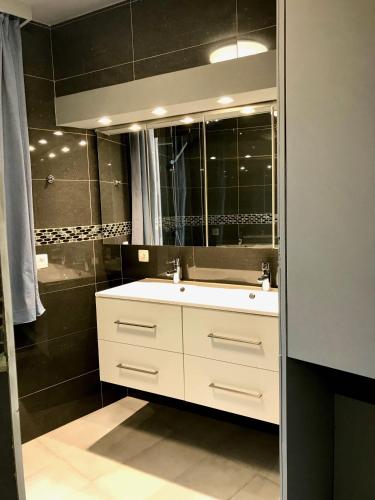 Renovated Apartment in Antwerp city center, Amberes (foto 8)