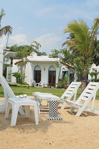 Baanmontra Beach Resort - Bankrut