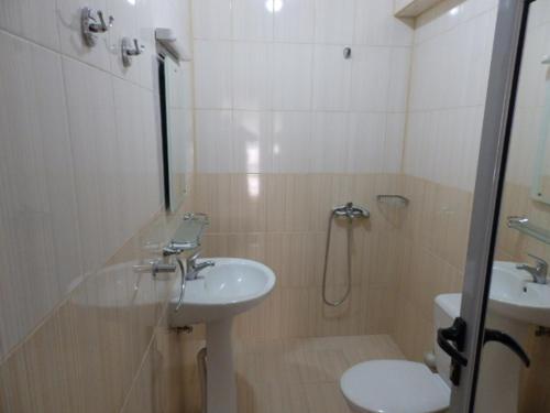 Mix Hotel - image 4