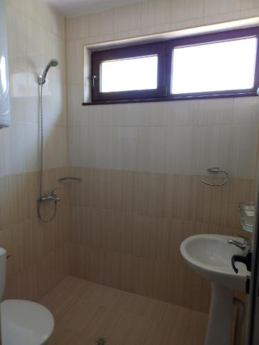 Mix Hotel - image 5