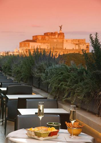 Trianon Borgo Pio Aparthotel Trianon Borgo Pio Aparthotel is conveniently located in the popular Vatican area. The property offers a wide range of amenities and perks to ensure you have a great time. Take advantage of the propert