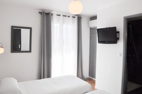 Hôtel les Arbousiers - image 4