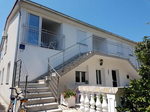 Apartments Mary — Hotel in Murter