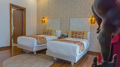 2 twin beds