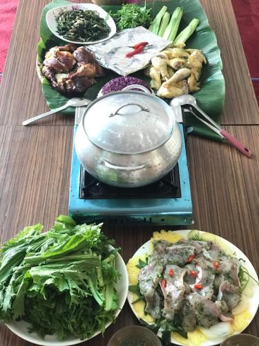 Restaurant, Tu Vien Xanh Homestay in Hoa Binh