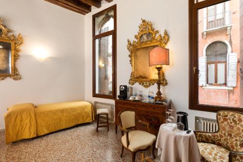 Luxury Venetian Rooms - image 4