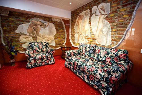 LEGENDS Chambers by Grand Pier Boutique 5