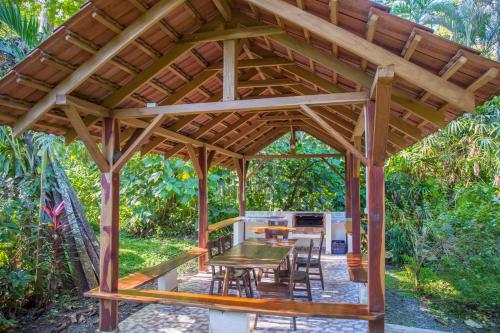 Cabinas Iguana Cahuita in กาอุยตา