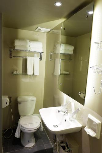 room detail thumbnail 2
