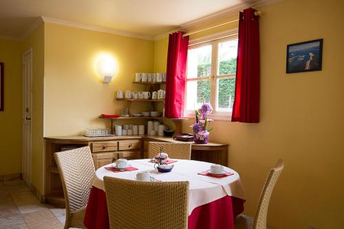 Hôtel Le Dauphin - image 2