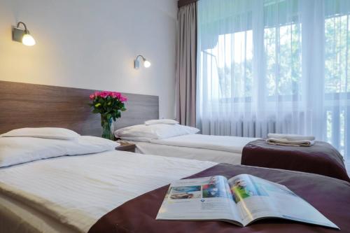 4 twin beds