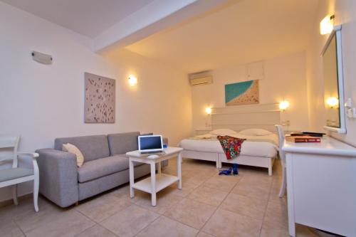Yiannaki Hotel - image 10