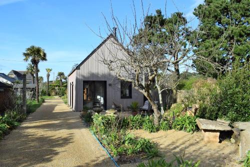 Maison NEUVE avec jardin clos à 150m de la plage de Tourony 31 - Location saisonnière - Trégastel
