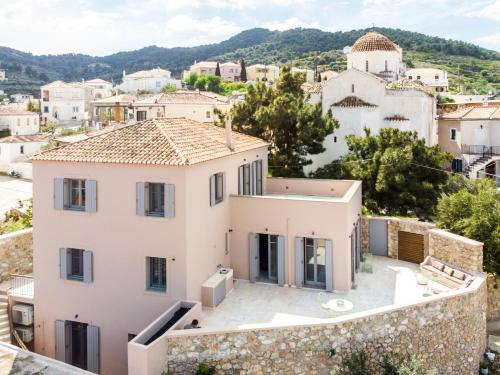 Maison Suisse with sea view in Spetses town