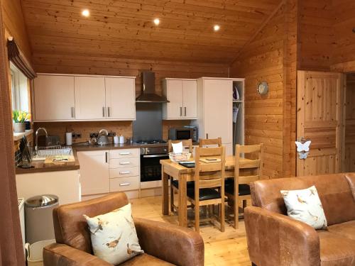 Konyha, Hollybush Lodges in Leigh Upon Mendip
