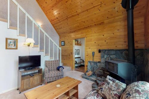 Pine Mountain Retreat - image 3