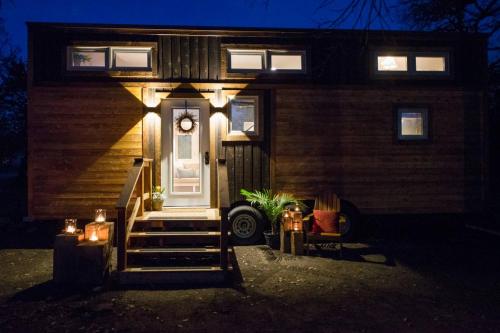 Montana Escape Elegant Tiny House in Waco Near Magnolia