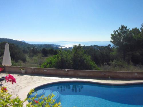  Alluring Villa in St Josep de sa Talaia With Swimming Pool, Pension in Es Cubells