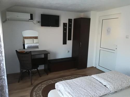 Family Hotel May - image 3