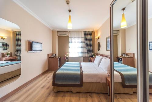 room detail thumbnail 1