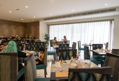 Savoy Crest Hotel Apartment - main image