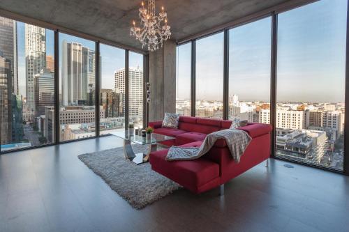 Urban Downtown LA Floor To Ceiling Penthouse in Los Angeles ...
