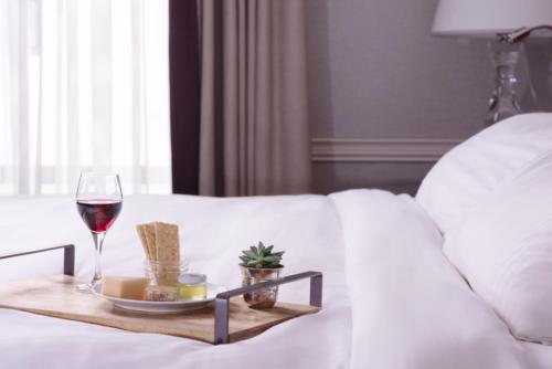 Fairmont Gold Signature King Room - Copley Square View