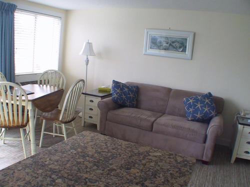 The Colony Beach Motel - image 7