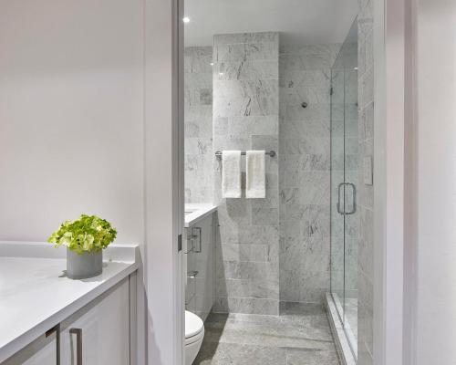 Platinum Hotel Room image 3