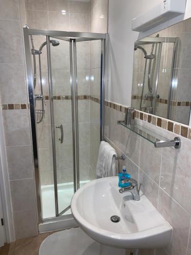 Rivendell Guest House - image 5