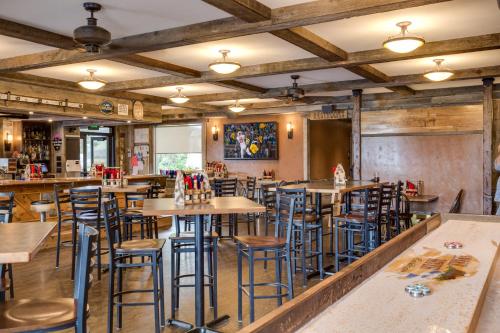 Snake River Roadhouse by KABINO - main image