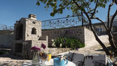 Studio by the pool - image 3