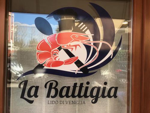 OASIS Golden Lagoon Chalet - image 4