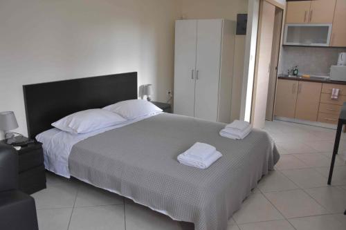  AVR Airport Deluxe Suites 4 in Markopoulo