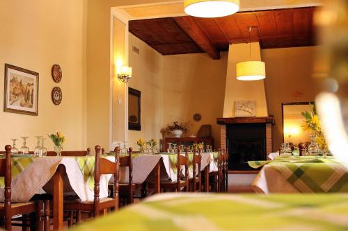 Ресторан, Locanda Dei Baroni - Antica Dimora in Серравалле Скрівіа