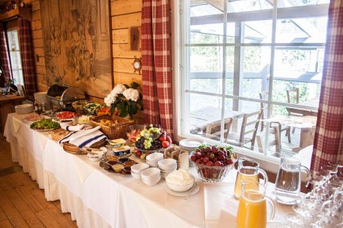 Toit ja joogid, Santa's Little Village - Hotel Uitonniemi in Kemijärvi