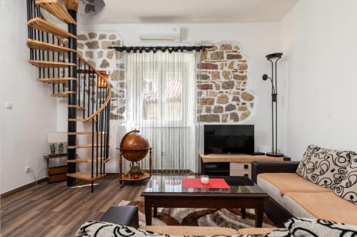 Sandra's Old Town Apartment