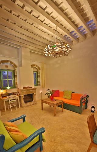  Myrtia House-Stylish Art house with great view in Koskinou