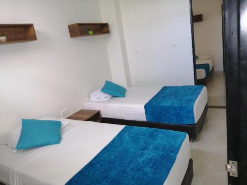 1 double bed, 2 twin beds