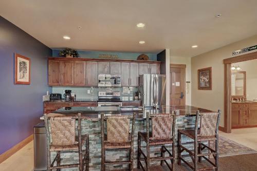 8890 The Springs Condo - image 3